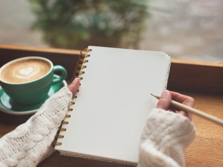 35 Journal Prompts for Decluttering Your Home and Life with Clarity and Ease