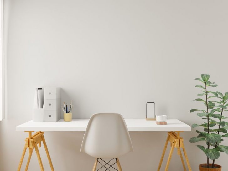Creating a Minimalist Workspace for Improved Productivity and Focus