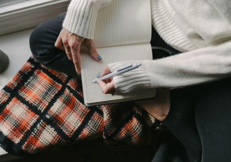 How Journaling Helps You Live a Simple Intentional Life