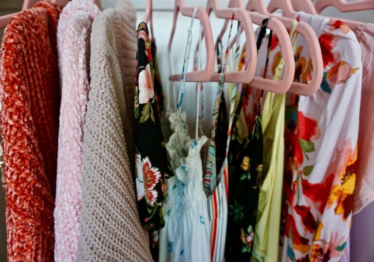 5 Tiny Ways to Declutter Your Wardrobe in Just 10 Minutes